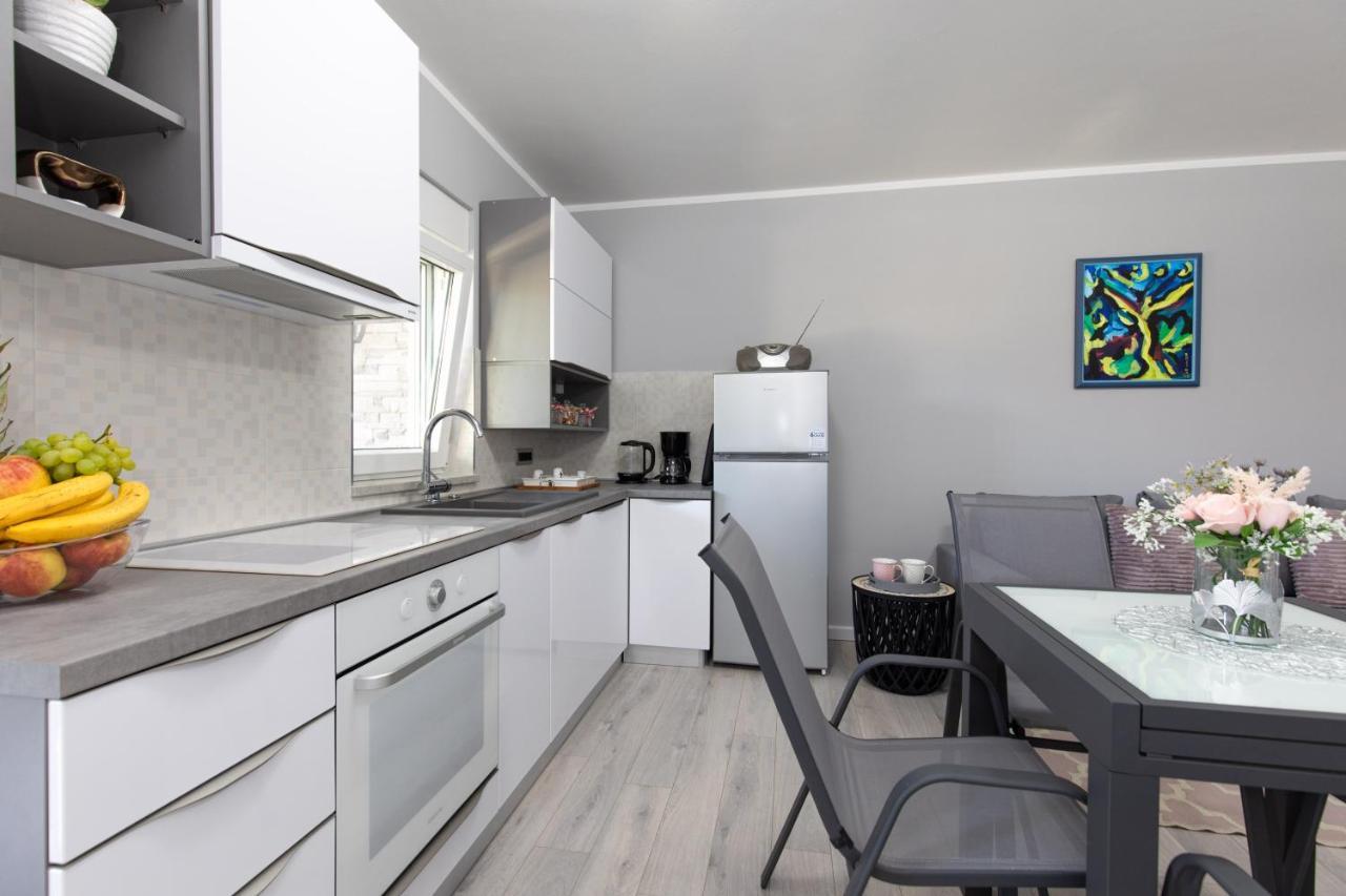 Apartment Odore Di Mare With Beautiful Garden Krk Town Eksteriør bilde