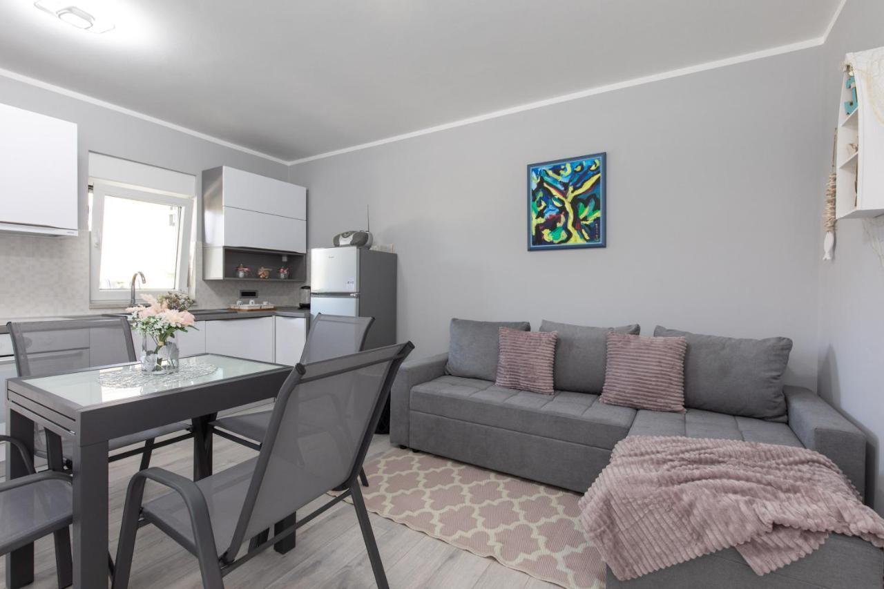 Apartment Odore Di Mare With Beautiful Garden Krk Town Eksteriør bilde